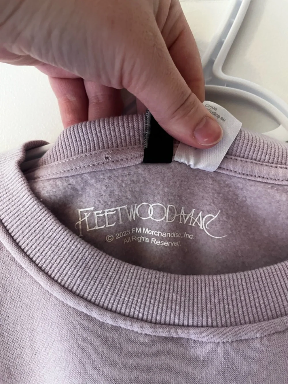 (2/$20)H & M Fleetwood Mac Lavender Graphic Sweatshirt - Picture 6 of 7